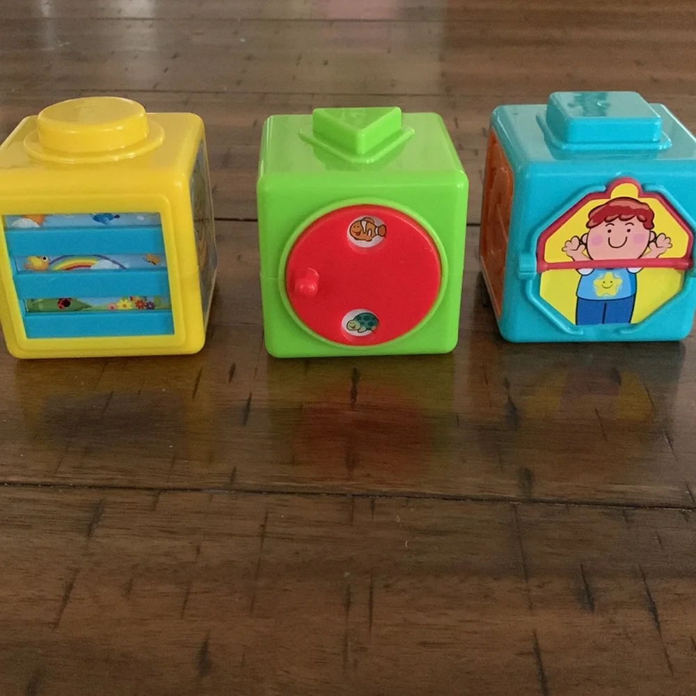PLAYGO PLASTIC ACTIVITY BLOCKS SET OF 3